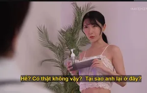 匀称美腿在厚黑的丝袜下 让人想把小头钻入那双美腿中